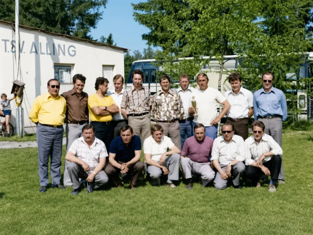 1975 05 18 Unsere Fussballmannschaft Beim Tsv Alling