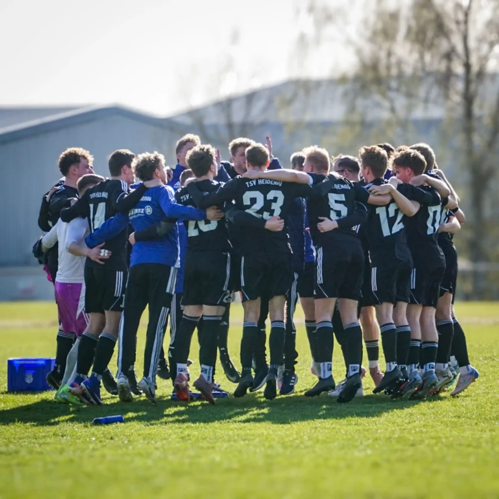 Tsv Heidenau Mannschaft Jubel Teamkreis 2